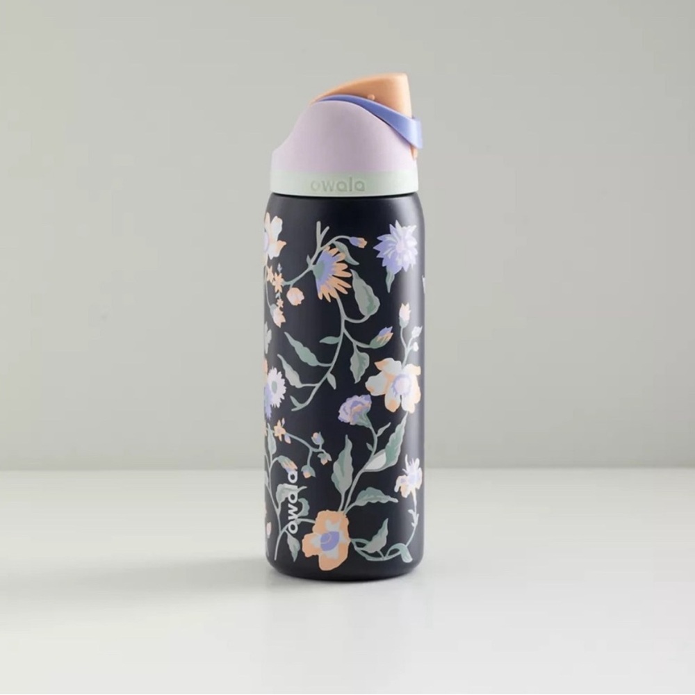 Owala UO Exclusive FreeSip 32 oz Water Bottle